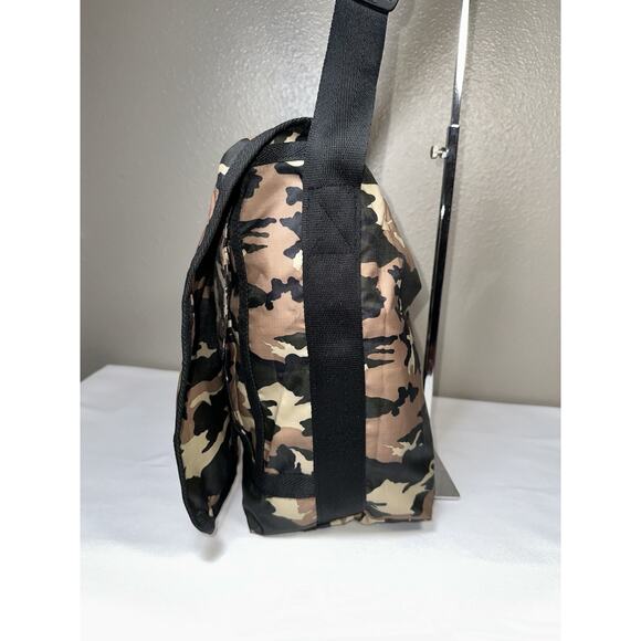LeSportSac Vintage NOS USA Made Large Camouflage Camo Flap Messenger Bag NWOT 1 - Picture 6 of 10